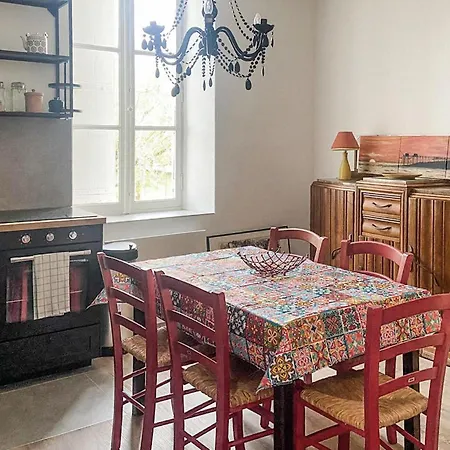 4 Bedroom In Appartamento Le Château-dʼOléron